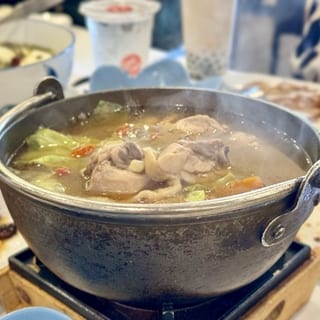 H14. Drunken Chicken with Sesame Oil Pot 麻油燒酒雞鍋