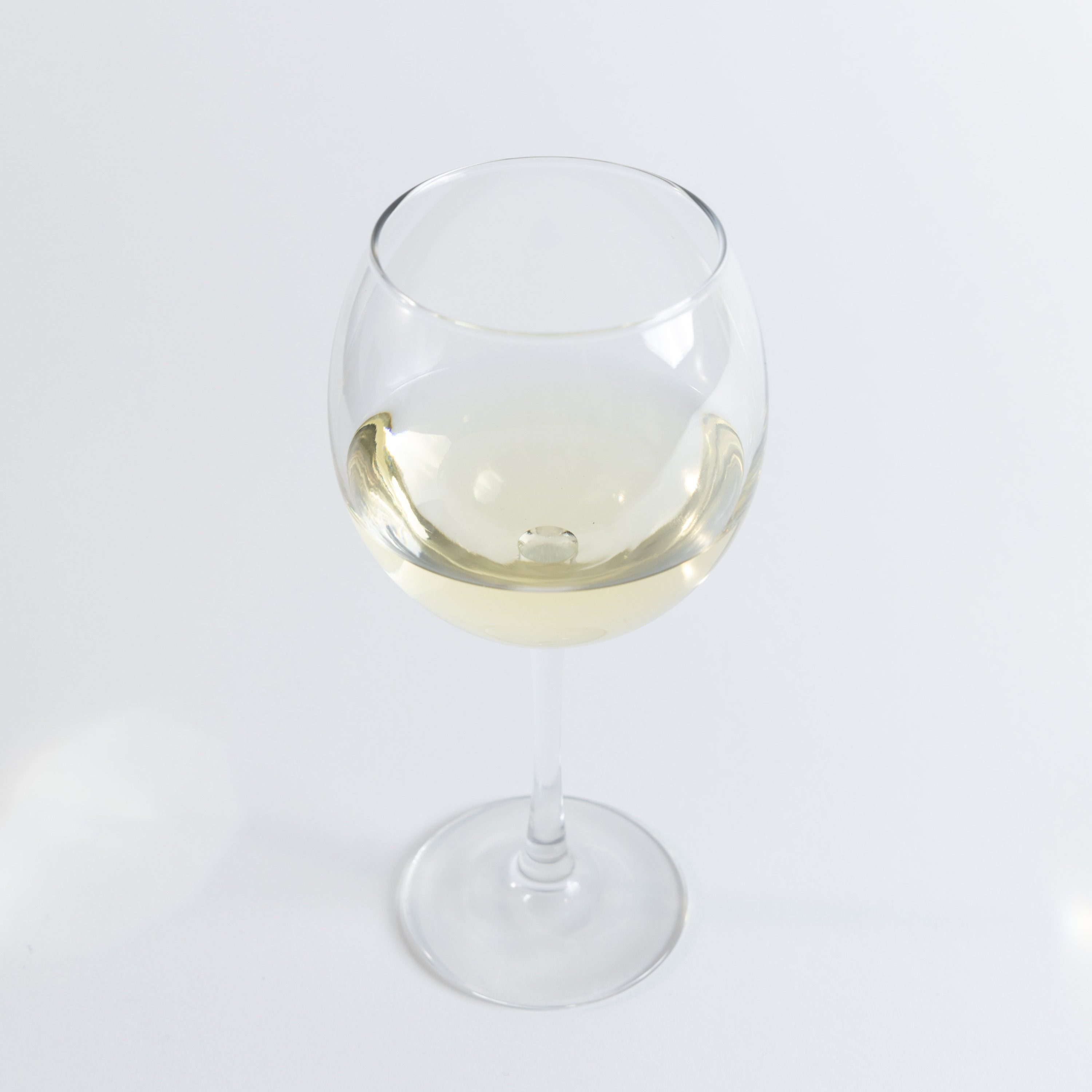 R07. Glass of White.