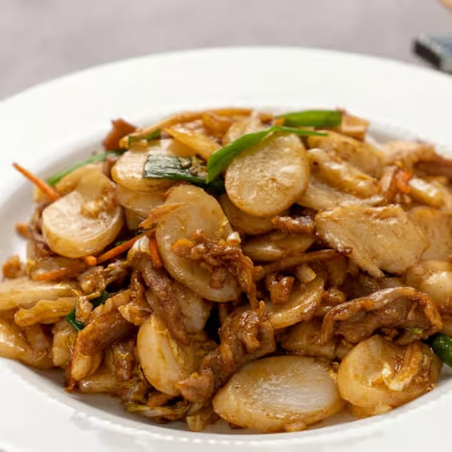 N16. Shanghai Rice Cake /w Pork 上海炒年糕.